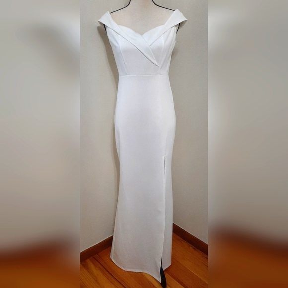 *FINAL SALE* NWT White Off-The-Shoulder Bridal Wedding Maxi Dress - Picture 2 of 8